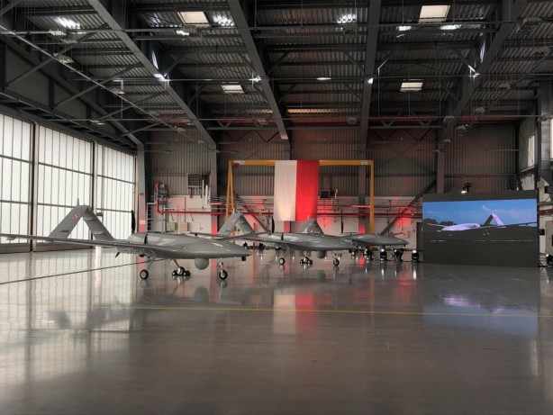 Foto - Avrupa ülkesine Bayraktar SİHA'lar teslim edildi!