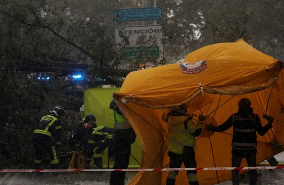 Foto - Avrupa ülkesini 'Ciaran' Fırtınası vurdu! Durum çok kritik uyarısı: Avrupa'yı altüst etti
