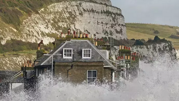 Foto - Avrupa ülkesini 'Ciaran' Fırtınası vurdu! Durum çok kritik uyarısı: Avrupa'yı altüst etti