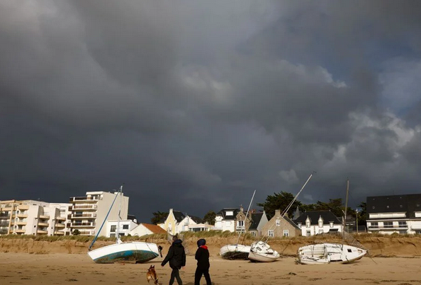 Avrupa ülkesini 'Ciaran' Fırtınası vurdu! Durum çok kritik uyarısı: Avrupa'yı altüst etti