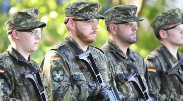 Foto - Avrupa ülkesinin ordusunda deprem! Kimse asker olmak istemiyor... Türk asker alacaklar