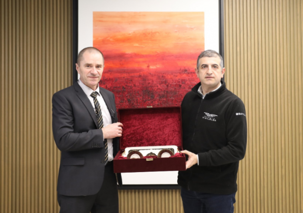 Foto - Avrupa ülkesinin Savunma Bakanı ve Genelkurmay Başkanı Selçuk Bayraktar'ın kapısını çaldı! Sürpriz gelişme