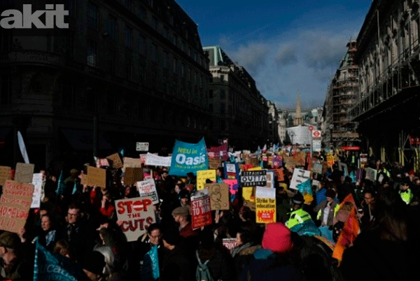 Foto - Avrupa yanıyor! Avrupa’da kriz dalga dalga yayılıyor! İngiltere’de son 10 yılın en büyük grevi: Yüz binler sokaklara indi