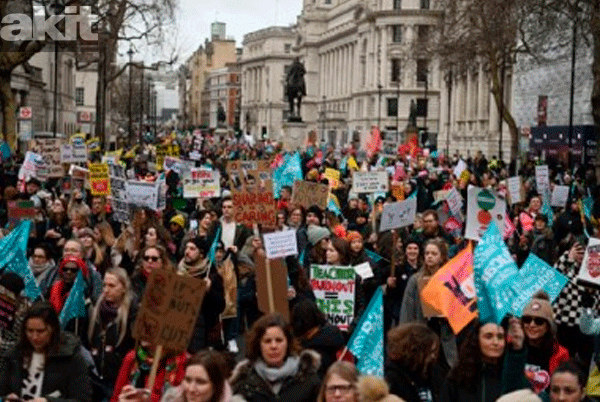 Foto - Avrupa yanıyor! Avrupa’da kriz dalga dalga yayılıyor! İngiltere’de son 10 yılın en büyük grevi: Yüz binler sokaklara indi