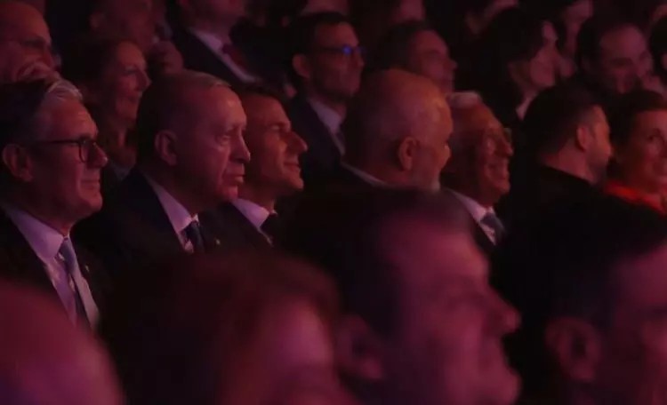 Avrupa Zirvesine damga vuran görüntüler! Liderler izledi çocukluk halleri konuştu