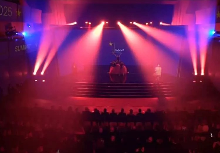 Foto - Avrupa Zirvesine damga vuran görüntüler! Liderler izledi çocukluk halleri konuştu