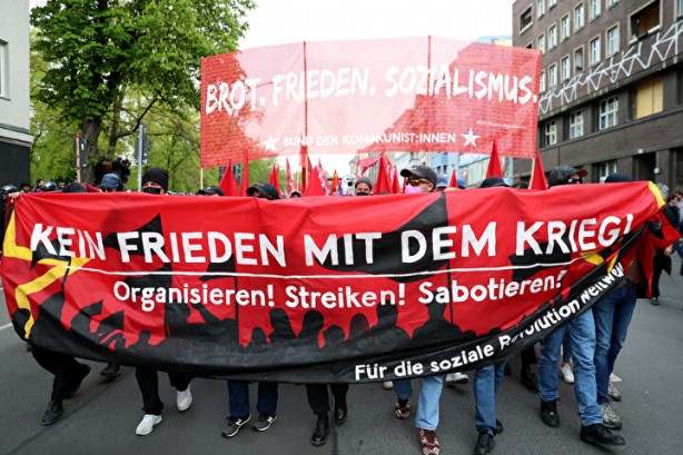 Foto - Avrupa'da büyük kaos: Berlin sokakları savaş alanına döndü!