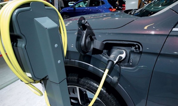 Avrupa’da elektrikli otomobil gözden düştü! Hibrit çılgınlığı başladı