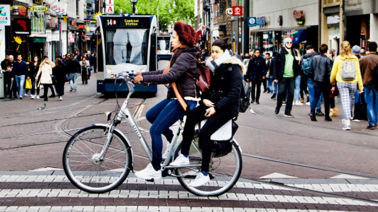 Foto - Avrupa’da genç kızlar güvende değil! Kadınlar kendilerini daha fazla risk altında hissediyor