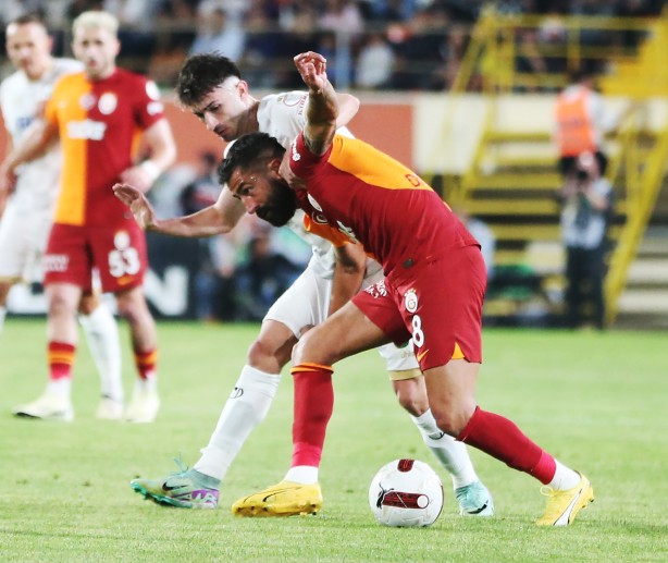 Foto - Avrupa’da herkes o ismin peşinde… Galatasaray'ın yıldızı Sacha Boey'in yanına gidiyor! Rekor bonservis...