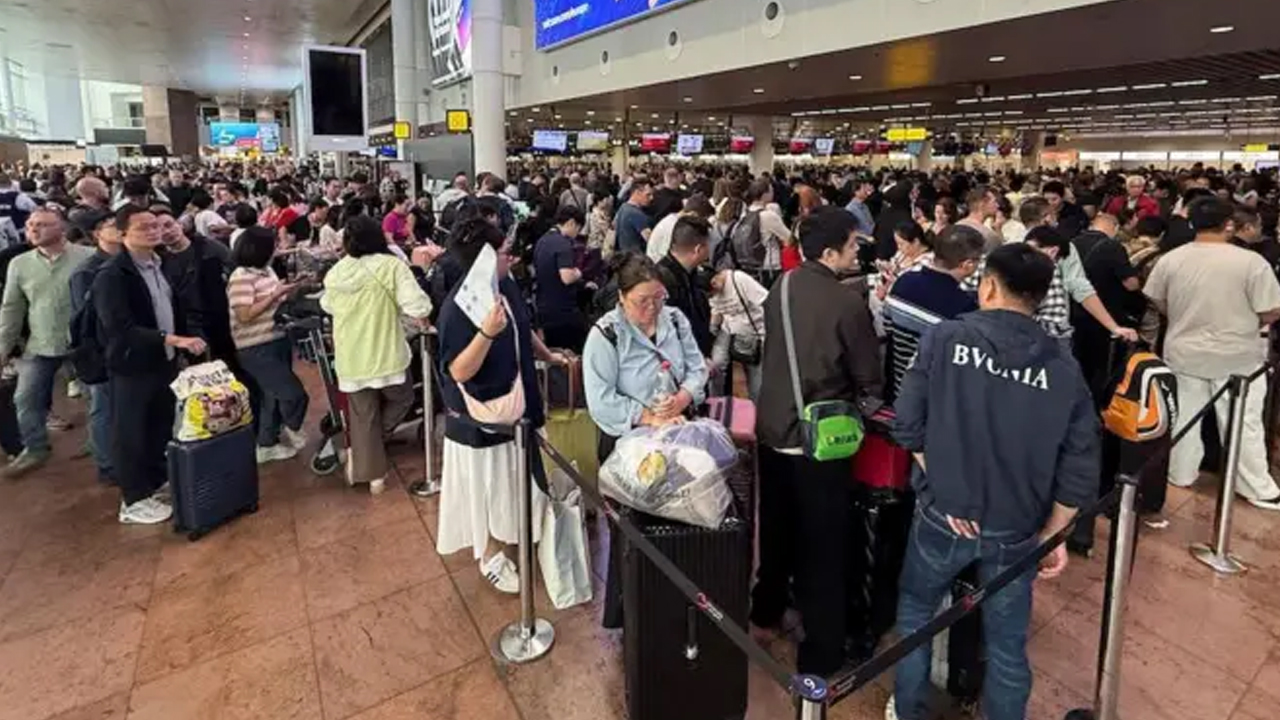 Foto - Avrupa'da siber saldırı: Uçuslar iptal edildi! Sistemler çöktü, Brüksel ve Berlin'i altüst etti!
