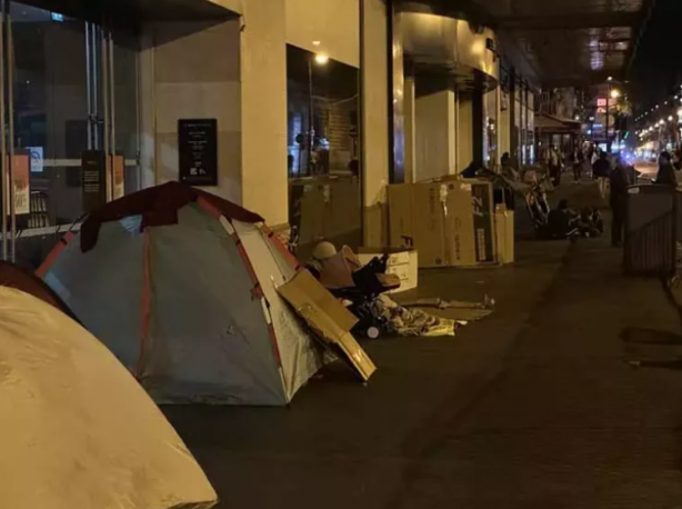 Foto - Avrupa'da sokaklar evsizlerle dolu! Paris'in yeni manzarası oldular