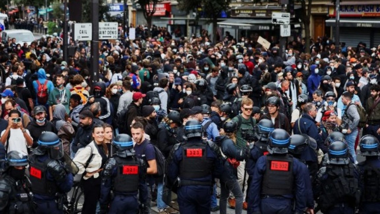 Foto - Avrupa’da sokaklar karıştı! Gösterilerde yüzlerce gözaltı var