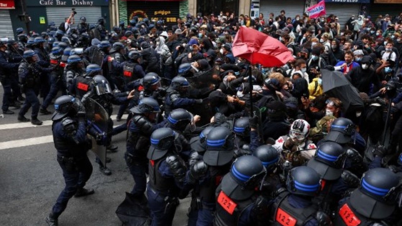 Foto - Avrupa’da sokaklar karıştı! Gösterilerde yüzlerce gözaltı var