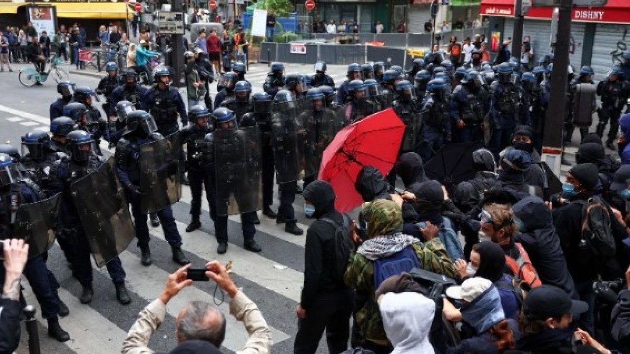 Foto - Avrupa’da sokaklar karıştı! Gösterilerde yüzlerce gözaltı var