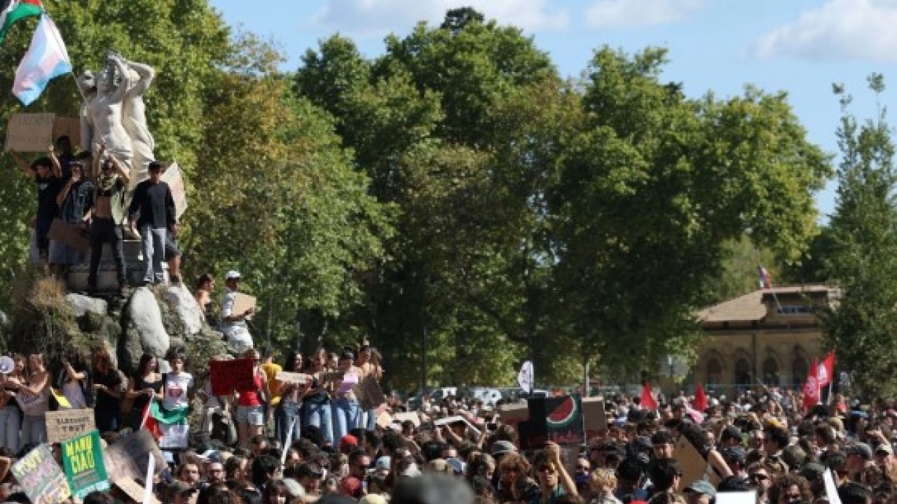 Foto - Avrupa’da sokaklar karıştı! Gösterilerde yüzlerce gözaltı var