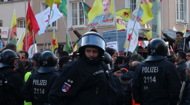Foto - Avrupa'daki Kürtler PKK'ya isyan etti! Eli kanlı örgütün suç dosyasını tek tek anlattılar