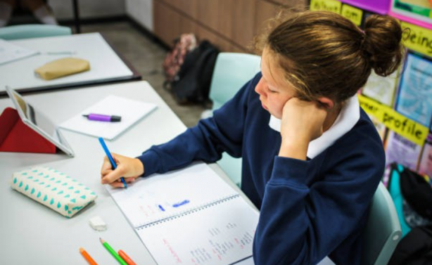 Foto - Avrupa'daki okullarda telefon yasakları hızla yayılıyor
