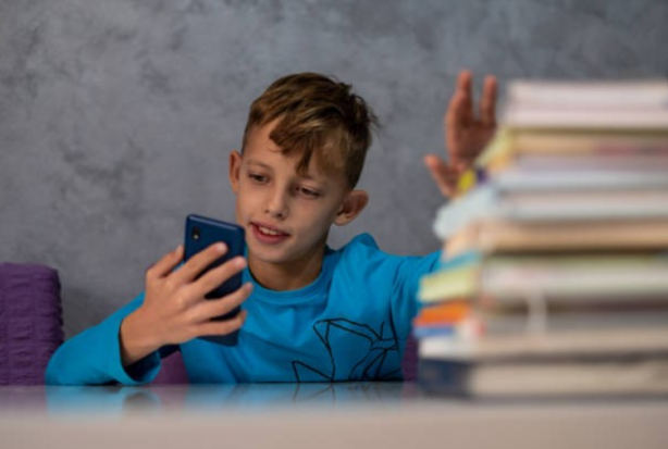 Foto - Avrupa'daki okullarda telefon yasakları hızla yayılıyor