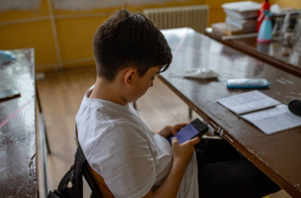 Foto - Avrupa'daki okullarda telefon yasakları hızla yayılıyor