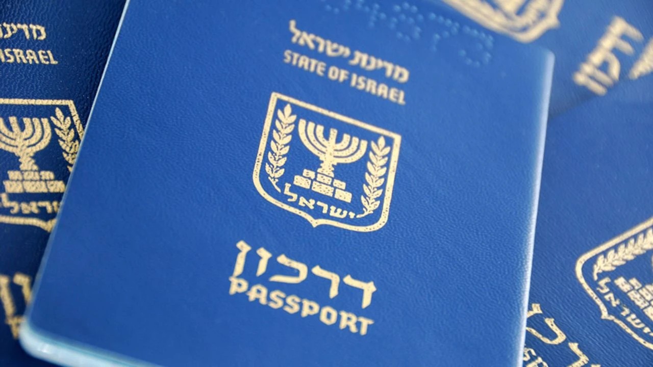 Avrupalı Müslüman ülke, İsrailli turistlerin pasaportlarını çöpe attı