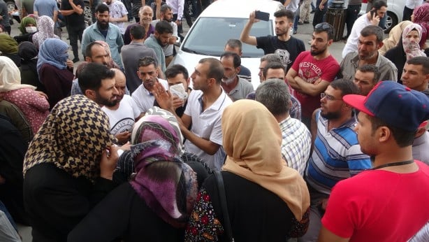 "Avrupa’ya gönderiyorlar" mesajı kısa sürede yayıldı! Malatya’da yüzlerce mülteci oraya akın etti