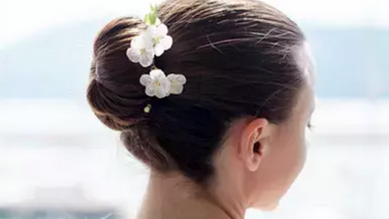 Foto - Avuç avuç saç dökülmesi: Saç döken toplama hatası! Tarayıp sıkan yandı, adeta kel bırakıyor