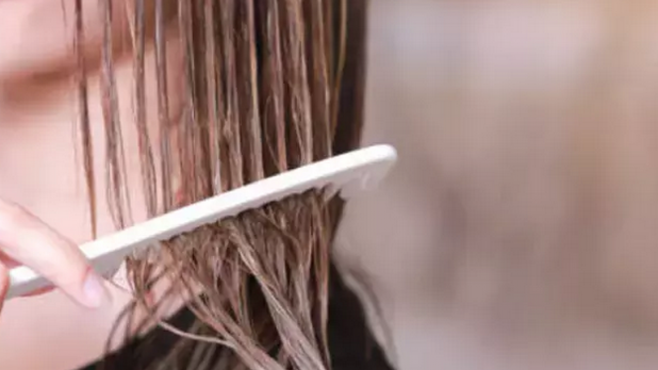 Avuç avuç saç dökülmesi: Saç döken toplama hatası! Tarayıp sıkan yandı, adeta kel bırakıyor