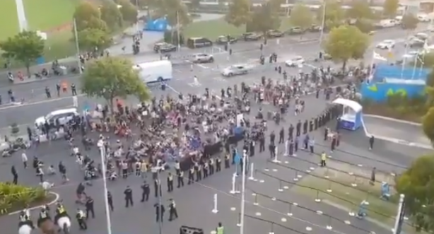 Foto - Avustralya’da aşı karşıtları sokaklara döküldü