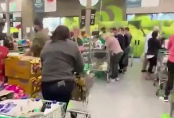 Foto - Avustralya'da kapanma öncesi marketlerde kuyruk oluştu