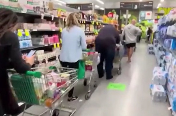 Foto - Avustralya'da kapanma öncesi marketlerde kuyruk oluştu