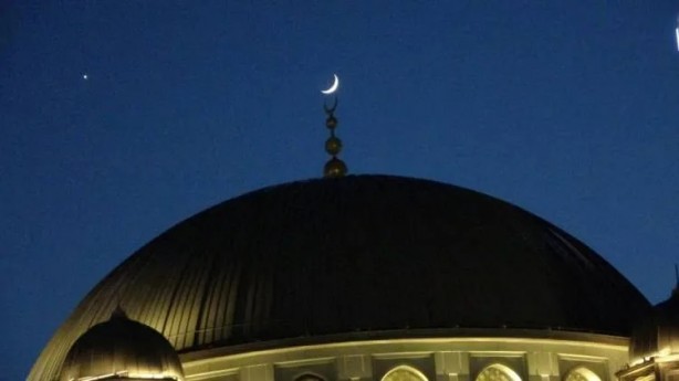 Ay ve yıldız buluştu! Gökyüzünde enfes Türk Bayrağı