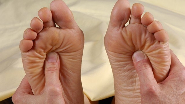 Foto - Ayağınızda yanma, batma, karıncalanma mı oluyor? İşte nedeni...