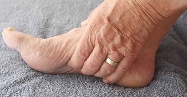 Foto - Ayağınızda yanma, batma, karıncalanma mı oluyor? İşte nedeni...