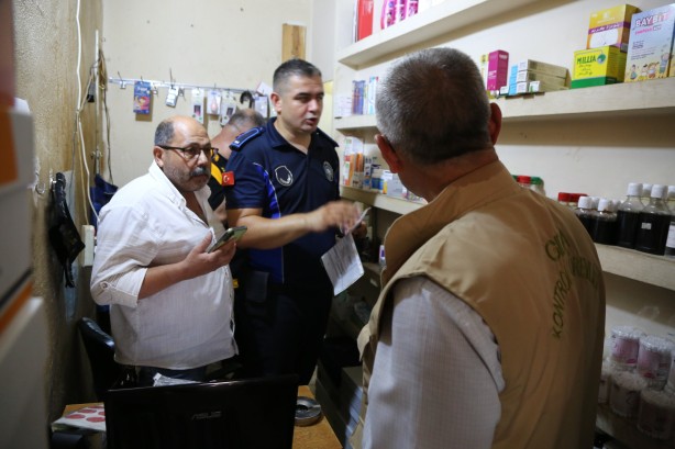 Ayakkabı dükkanında ilaç satışına polis engeli