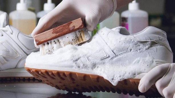 Foto - Ayakkabı lekelerini tek seferde yok edin! Meğerse firmalar yıllardır saklamış: Beş kuruş vermeyeceksiniz