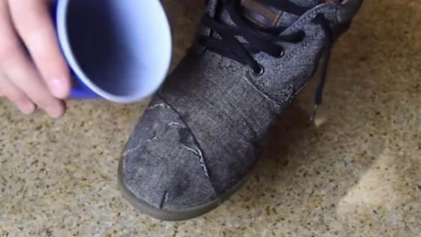 Foto - Ayakkabılarınızı su geçirmez yapmak çok basit!