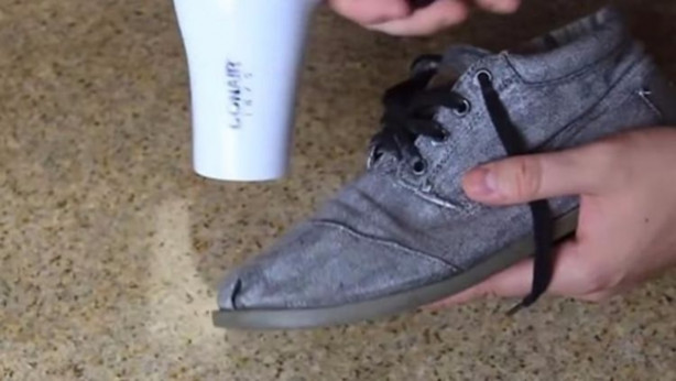 Foto - Ayakkabılarınızı su geçirmez yapmak çok basit!