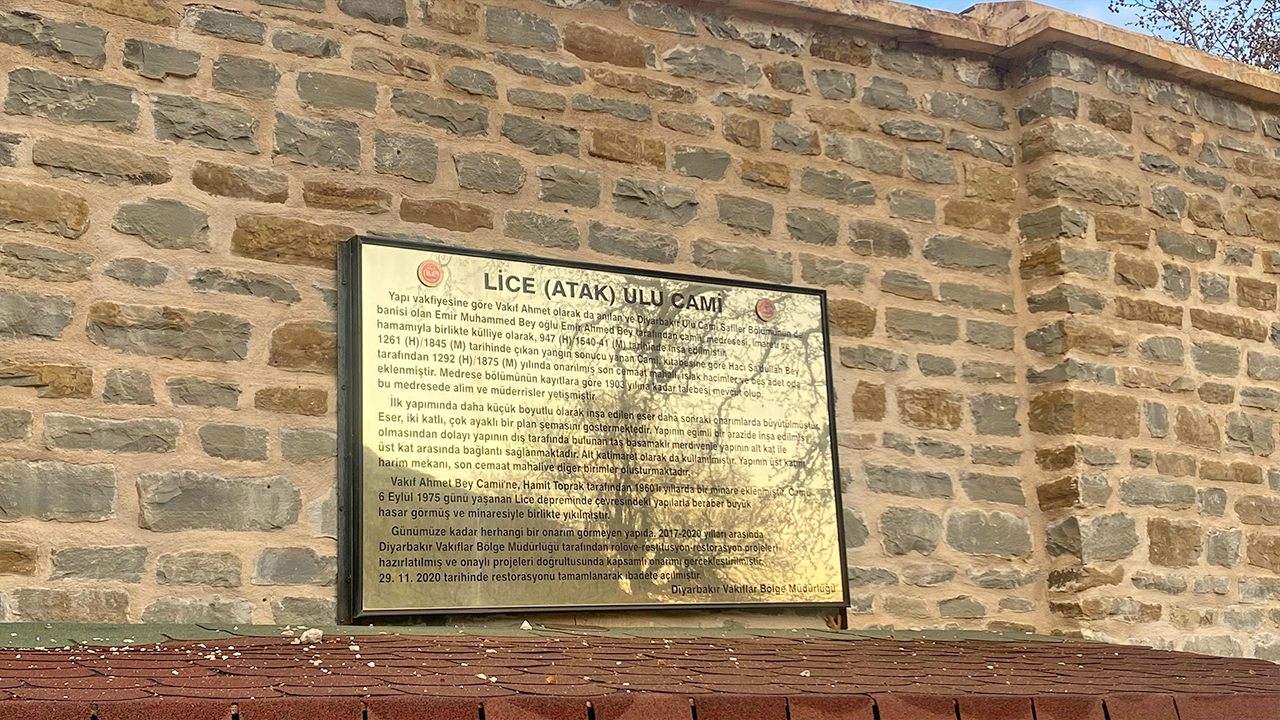 Foto - Ayakkabılarla camiye giriliyor, içki içiliyor… 485 yıllık tarihi ulu cami ayyaşların mekânı oldu