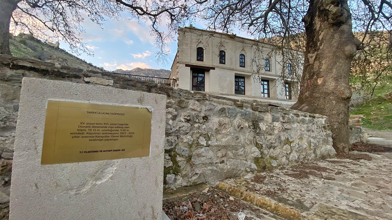 Foto - Ayakkabılarla camiye giriliyor, içki içiliyor… 485 yıllık tarihi ulu cami ayyaşların mekânı oldu