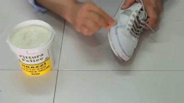 Foto - Ayakkabınızı temizlerken sakın bunu yapmayın!
