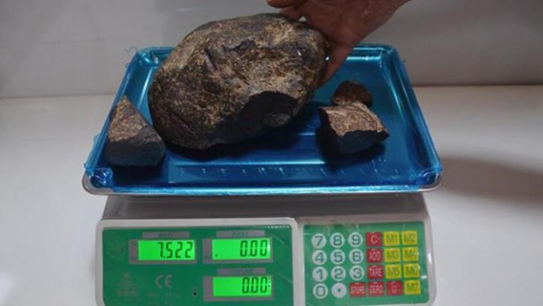 Foto - Ayaklarına takılan taşın ne olduğunu öğrenince havalara uçtular!