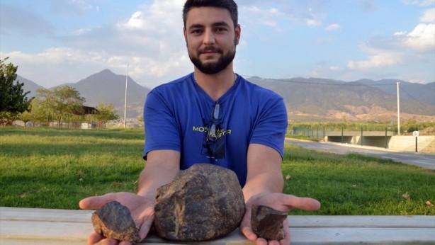 Foto - Ayaklarına takılan taşın ne olduğunu öğrenince havalara uçtular!