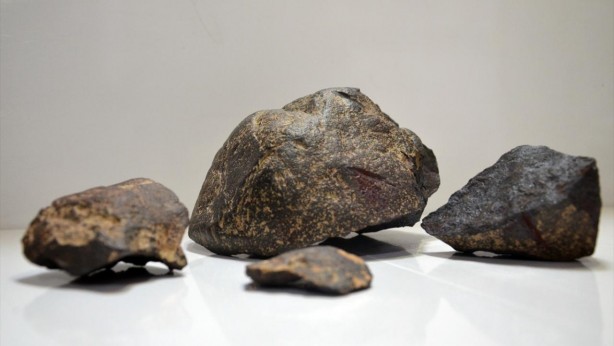 Foto - Ayaklarına takılan taşın ne olduğunu öğrenince havalara uçtular!