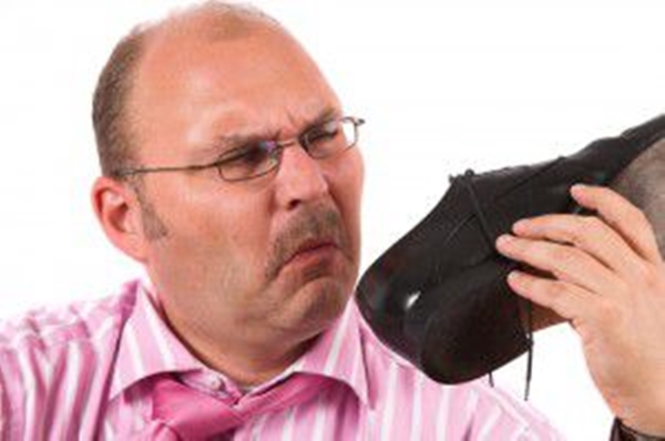 Foto - Ayaklarınız mı kokuyor? Çözümü çok basit...