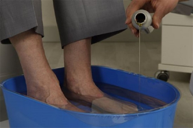 Ayaklarınızı sıcak suda bekletirseniz...