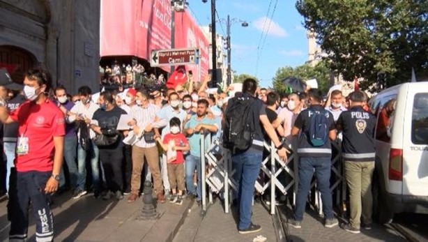 Foto - Ayasofya aşkı bariyer dinlemedi! Millet akın etti