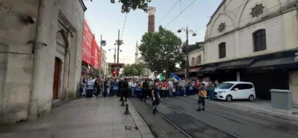 Foto - Ayasofya aşkı bariyer dinlemedi! Millet akın etti