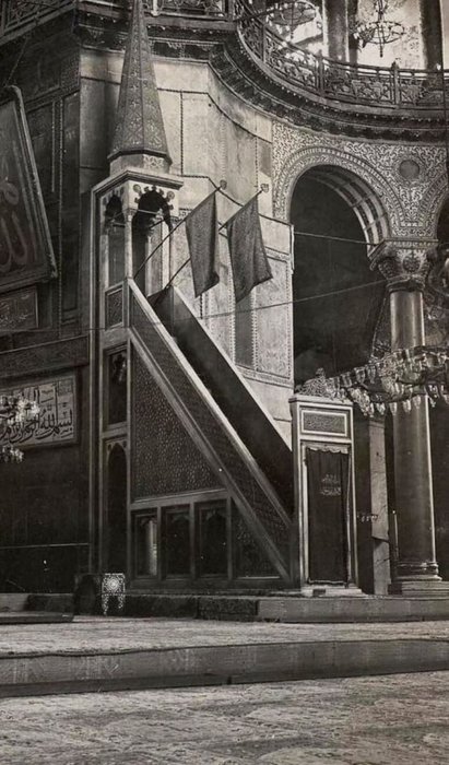 Foto - Ayasofya Camii'nde Hilafet Sancağı açıldı! Peki bu ne anlama geliyor?