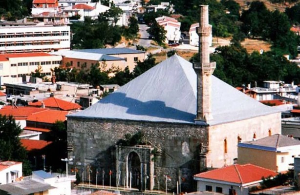 Foto - Fotoğrafın Dimetoka’daki camiye Yunanistan bayrağı asıldığını gösterdiği iddiası